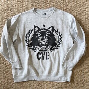 Fruit of the Loom Gray Crewneck Sweater with Black Wolf Graphic